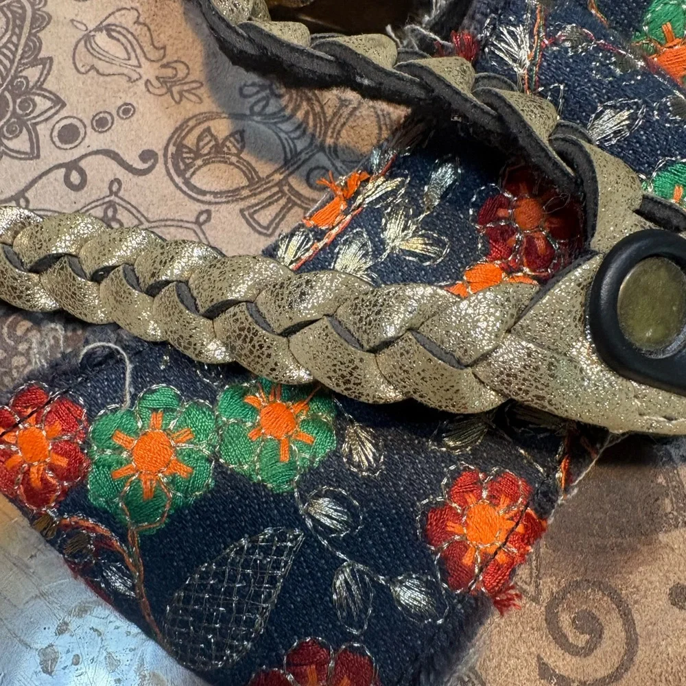 the Muk Luks Women's Elaine Sandals boho-style floral fabric braided strap - Picture 9 of 10